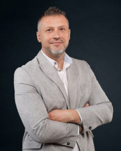 From Transylvania with Vision: The Journey of an Entrepreneurial Catalyst by Florin M. Pop Entrepreneur | Strategic Advisor | Angel Investor from Cluj, Romania